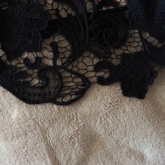 Black lace - Picture 4 of 4